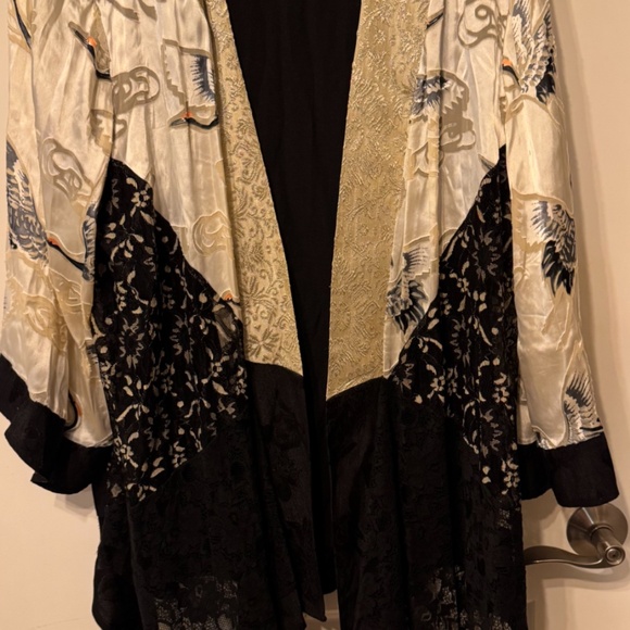 Violet Kay Silk-Blend Crane & Lace Kimono Jacket πποΈ - Picture 10 of 11